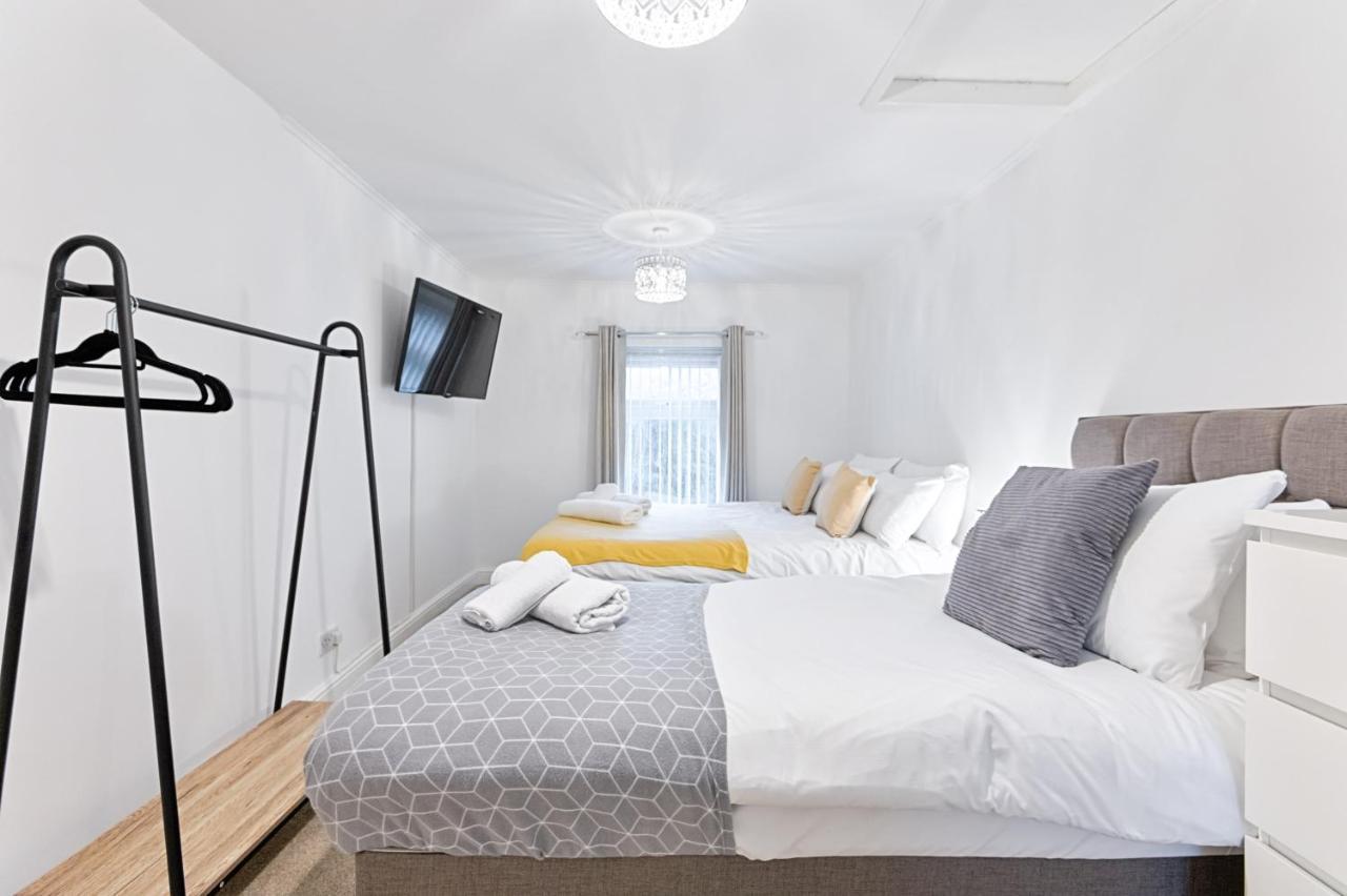 Apartment Spacious With Parking - Tv In Every Bedroom!
