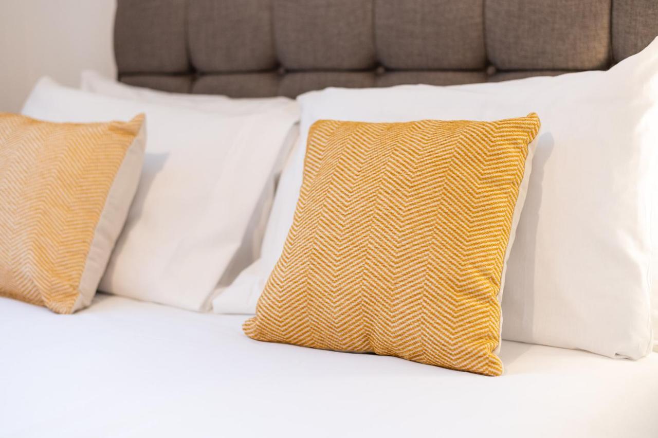 Spacious With Parking - Tv In Every Bedroom! *