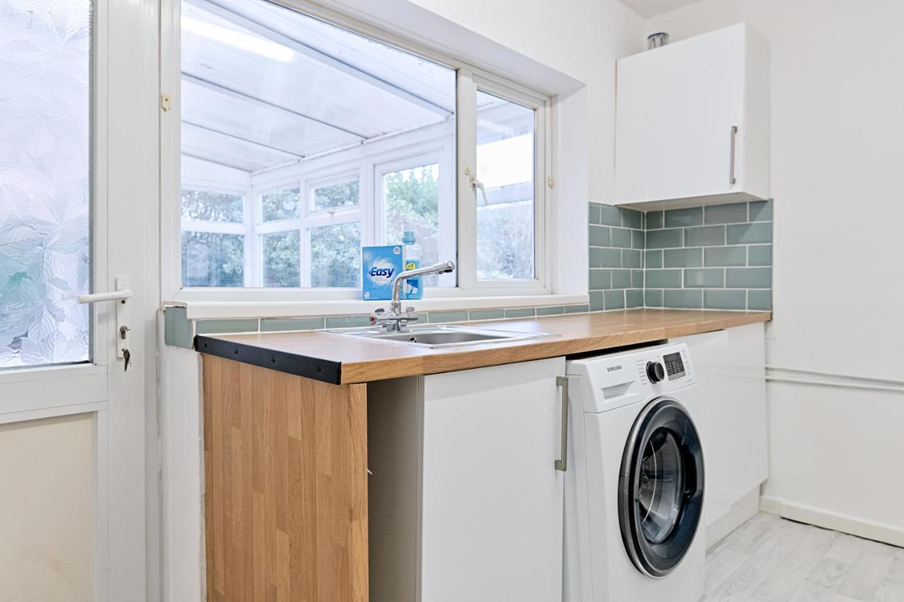 Spacious With Parking - Tv In Every Bedroom! Swansea