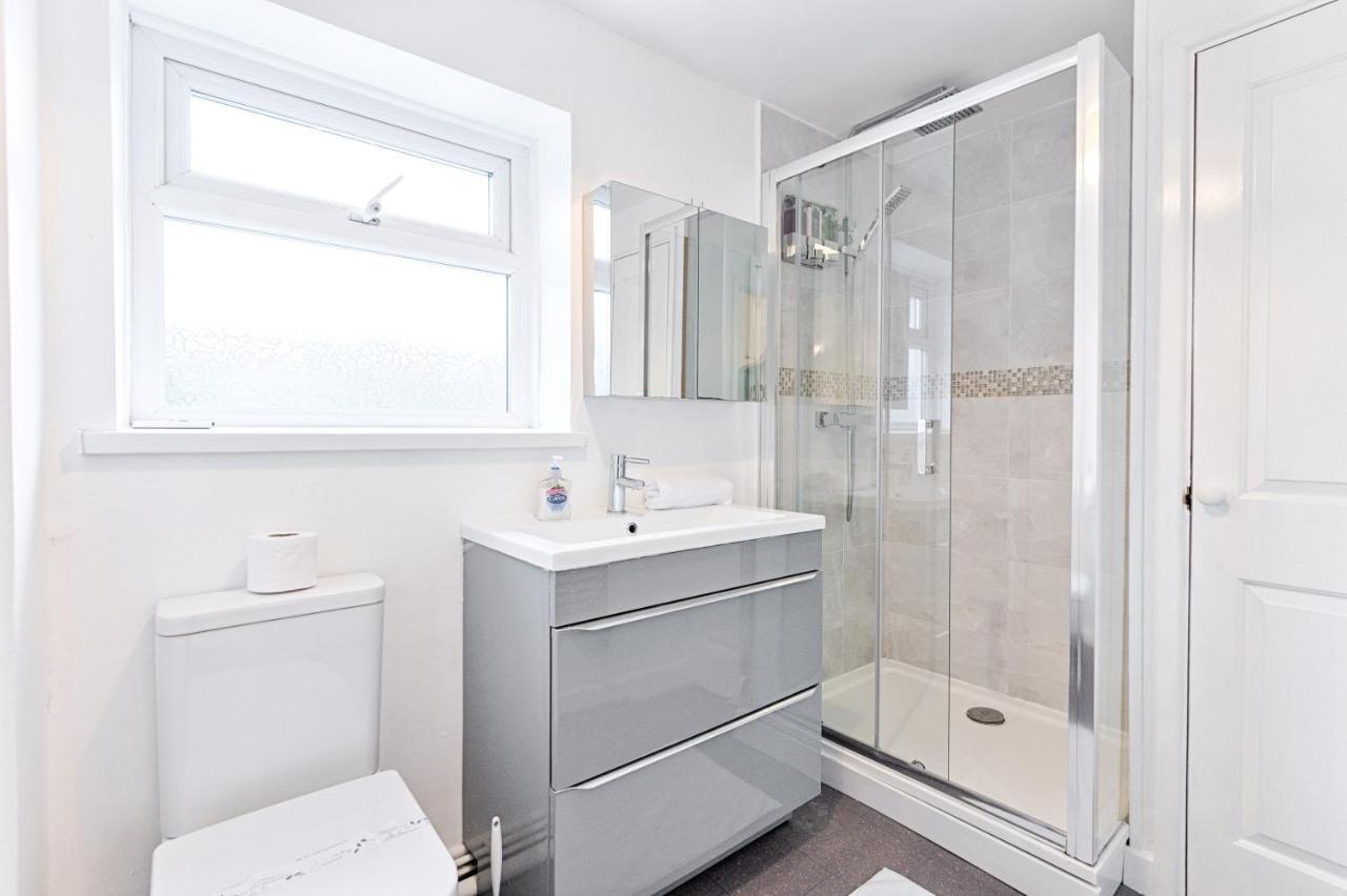 Spacious With Parking - Tv In Every Bedroom! Apartment *