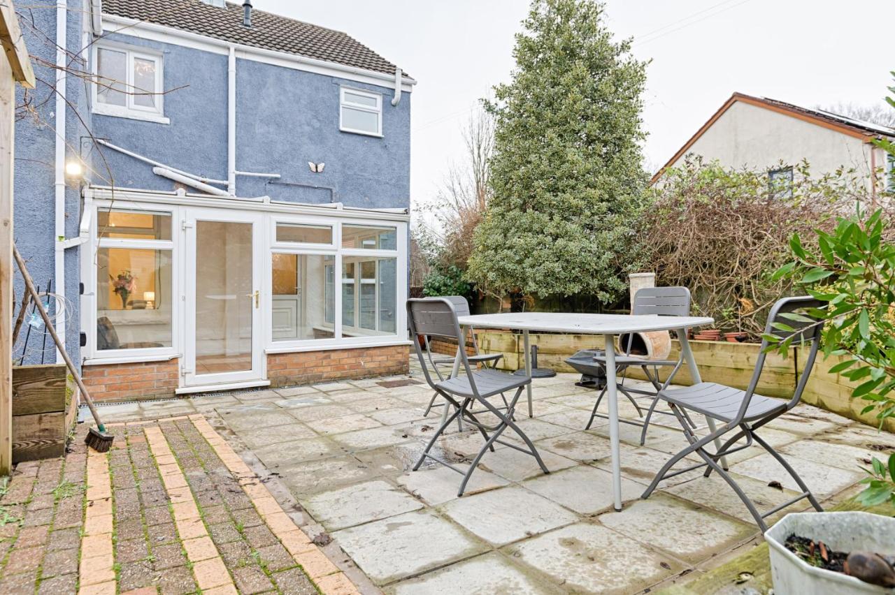 Spacious With Parking - Tv In Every Bedroom! *