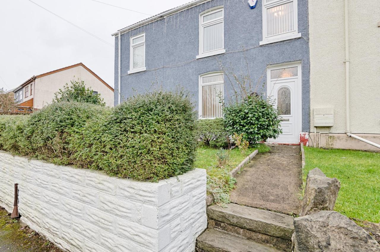 Spacious With Parking - Tv In Every Bedroom! * Swansea